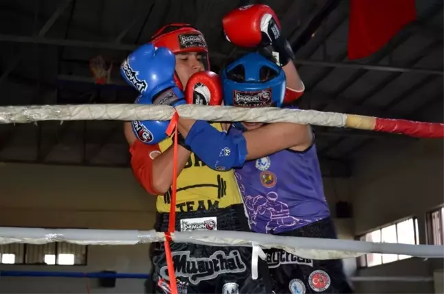 Besnili şehitler Anısına Muay Thai Şampiyonası