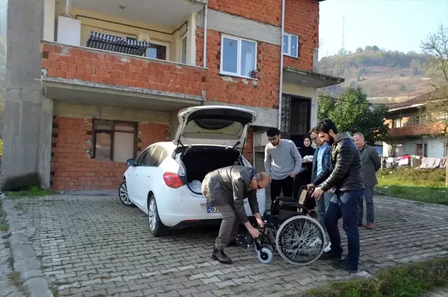 Kampanya yapıp yaşlı kadına sandalye aldılar