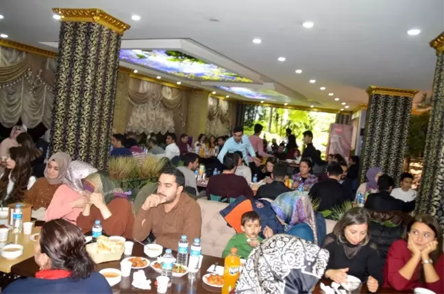 Eğitim Bir Sen Eleşkirt'te yüzlerce öğretmenle yemekte bir araya geldi
