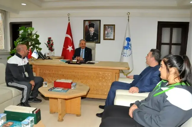 Başkan Akkaya'dan Avrupa üçüncüsü sporcuya altın