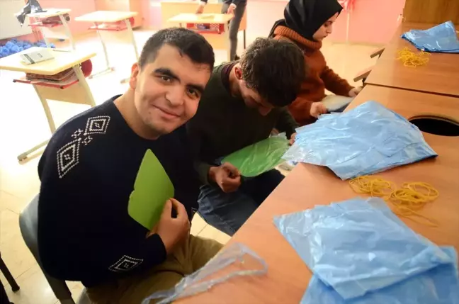 Bitlis'te kurumların galoşu özel öğrencilerden