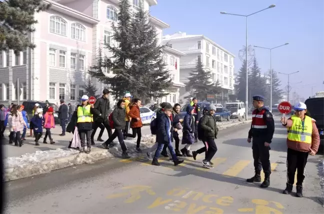 Şuhut'ta 'Öncelik Hayatın, Öncelik Yayanın' uygulaması