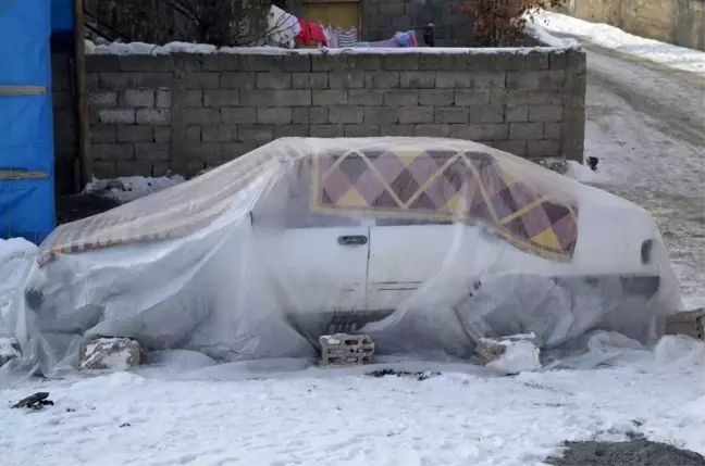 Ağrı'da soğuk hava hayatı felç etti
