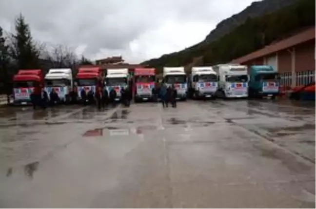Amasya'dan İdlib'e 9 tır gıda ve insani yardım malzemesi gönderildi