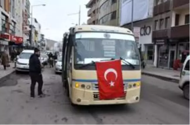 Kars'ta dolmuşçular Türk Bayrağı ve siyah kurdele bağladı