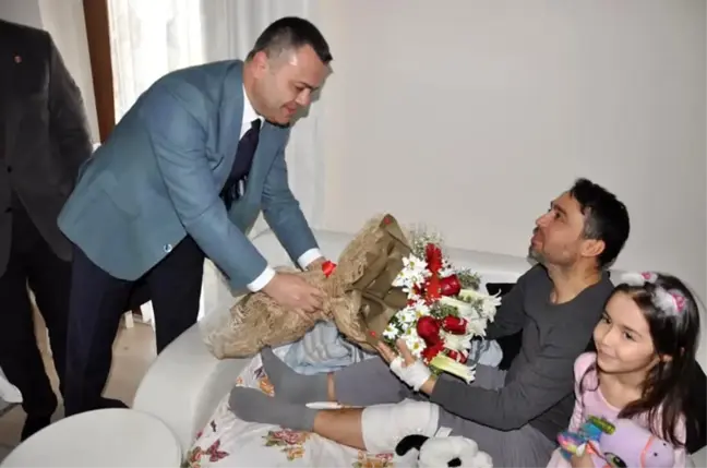 Kaymakam Otcu, yaralı yüzbaşıyı ziyaret etti
