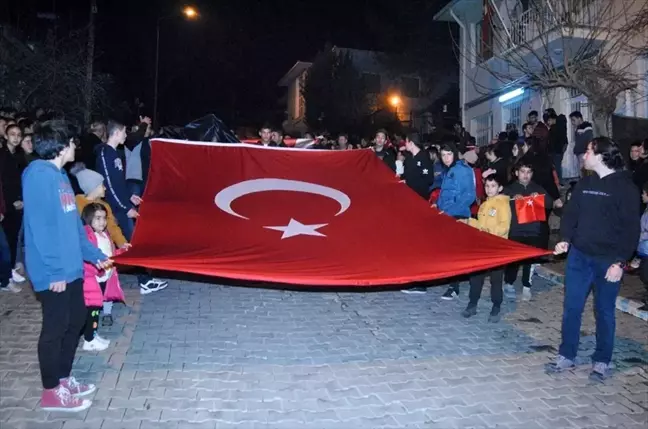 Beydağ'da şehitler anısına yürüyüş düzenlendi