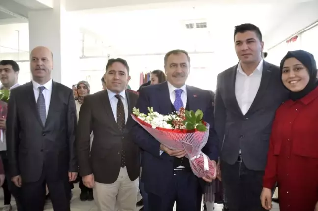 Eski Bakan Eroğlu memleketi Şuhut'ta tekstil atölyesinin açılışına katıldı