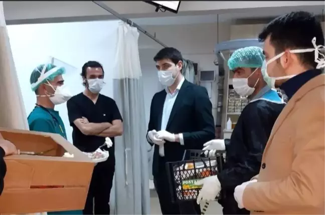 AK Gençlerden sağlık çalışanlarına motivasyon