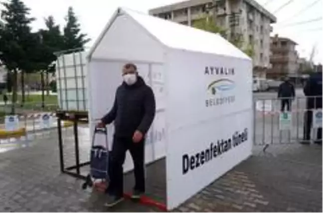 Ayvalık'ta pazarlara dezenfektan tüneli