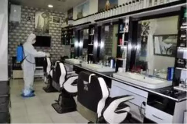 Cizre Belediyesi berber ve kuaför salonlarını dezenfekte etti