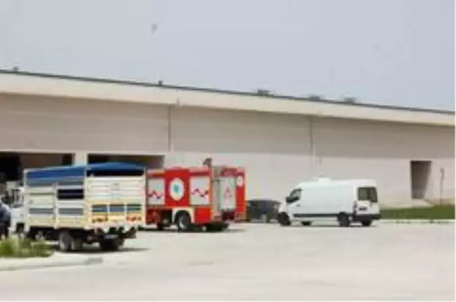 Et kombina tesisinde et rayları çöktü