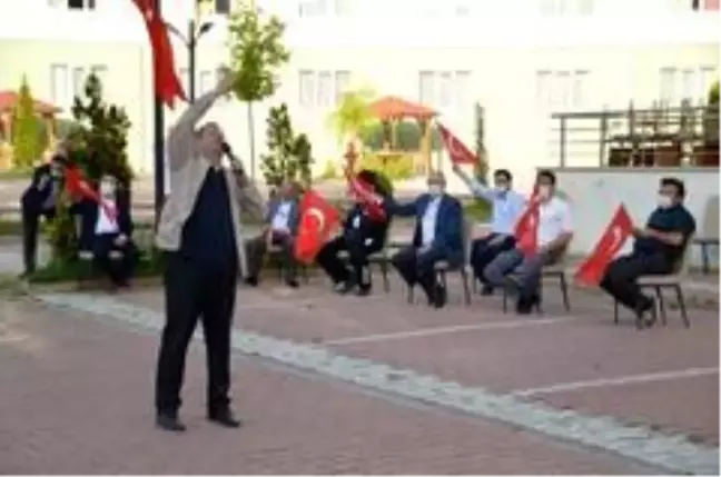 Müftü yardımcısından karantinadaki vatandaşlara konser