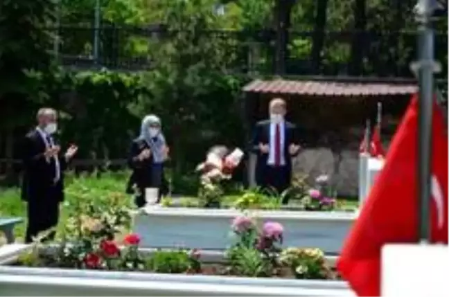 Milletvekili Ceyda Çetin Erenler'den Kütahya Hava Şehitliği'ne ziyaret
