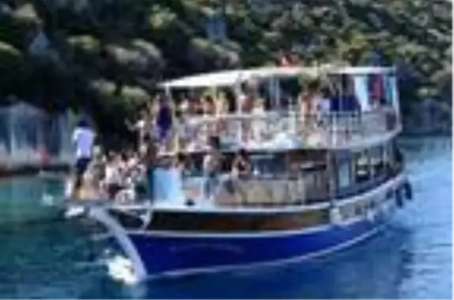 Kekova'da turistler yazdan kalma bir gün yaşadı
