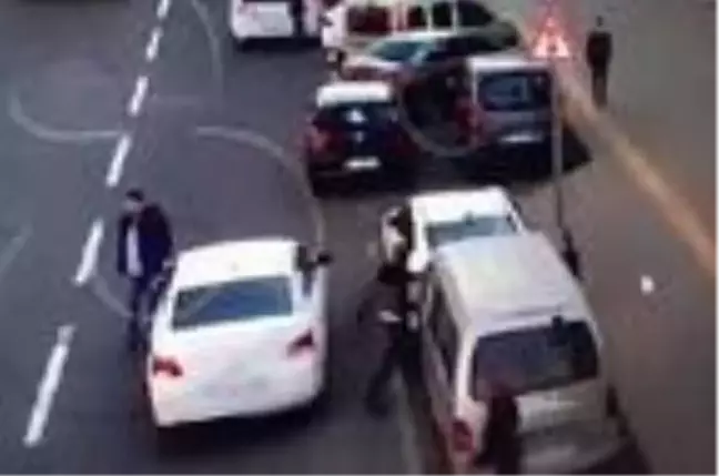 Otomobilden 1 milyon 200 bin TL'lik hırsızlığın 3 şüphelisi yakalandı