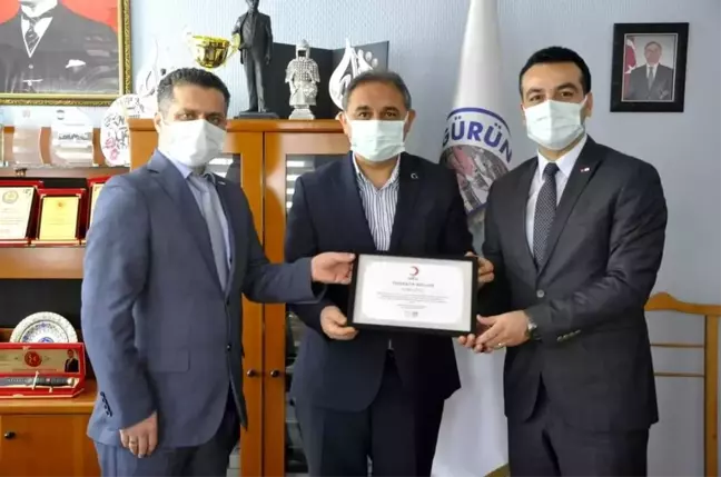 Kızılay kan merkezinden Başkan Çiftçi'ye teşekkür plaketi