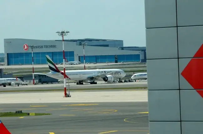 Şikago-Dubai seferini yapan uçak İstanbul'a acil iniş yaptı
