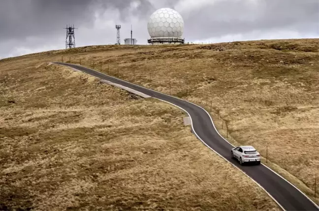 Jaguar I-PACE tek şarjla Everesting'i tamamladı