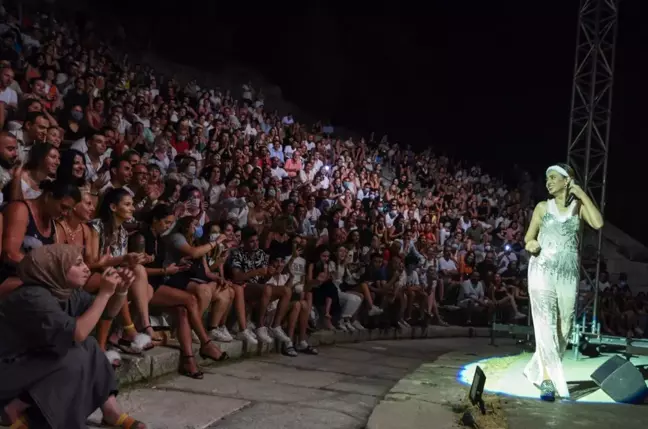 Yıldız Tilbe Bodrum'u salladı