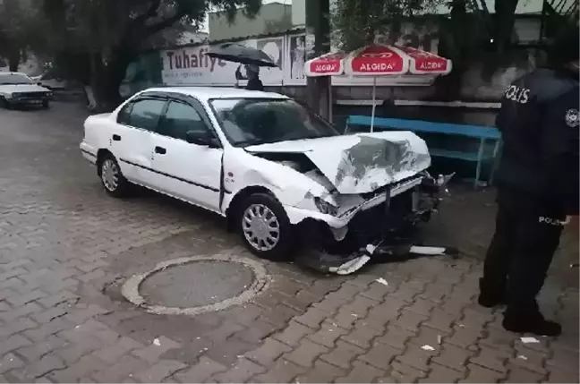 İki otomobil çarpıştı: 1'i bebek 5 yaralı
