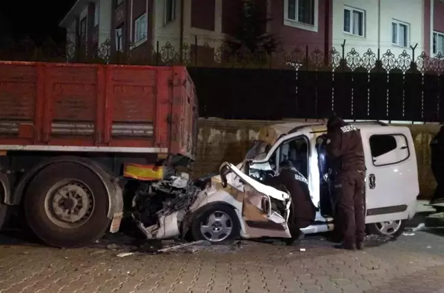 Bingöl'de araç park halindeki tıra arkadan çarptı: 1 yaralı