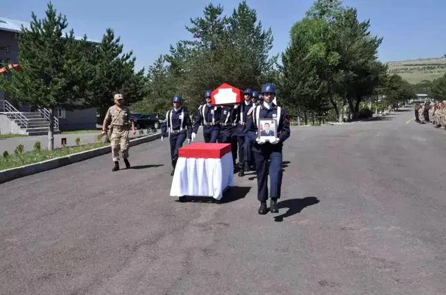 Son dakika haberi: Kars'ta trafik kazasında hayatını kaybeden astsubayın cenazesi memleketine uğurlandı