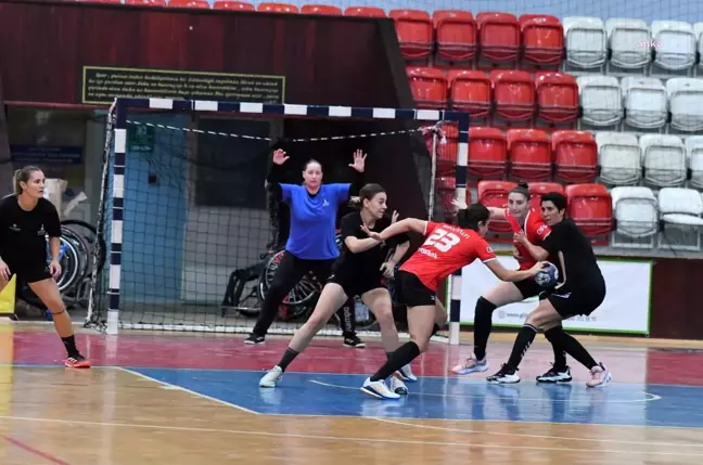 Konya yerel haberi... Konyaaltı Belediyesi'nin Kadın Hentbol Takımı Yeni Sezona Hazır