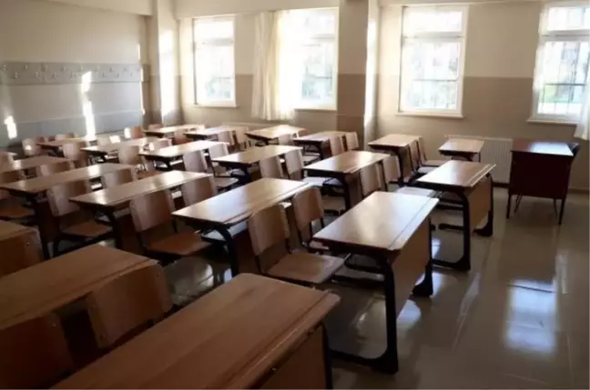 Yarın okul var mı? Yarın okullar açılacak mı, tatil mi? Okullarda son durum ne? Milli Eğitim Bakanı Mahmut Özer açıkladı!