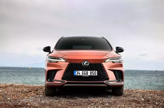Yenilenen Lexus RX Türkiye yollarına çıktı