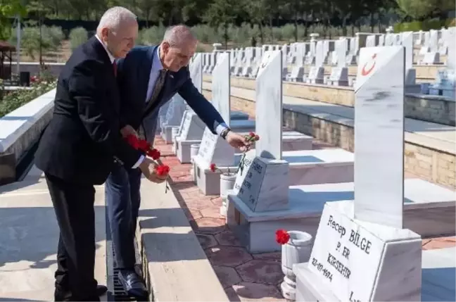 TBMM Başkanı Numan Kurtulmuş, Girne'deki Boğaz Şehitliğini Ziyaret Etti