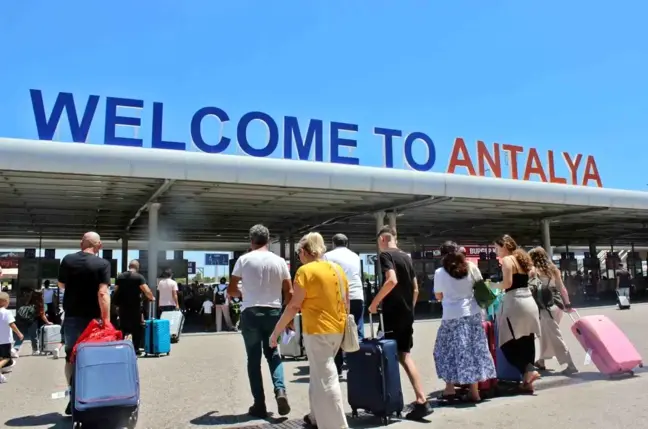 Antalya'da Turist Sayısı 7 Milyonu Geçti