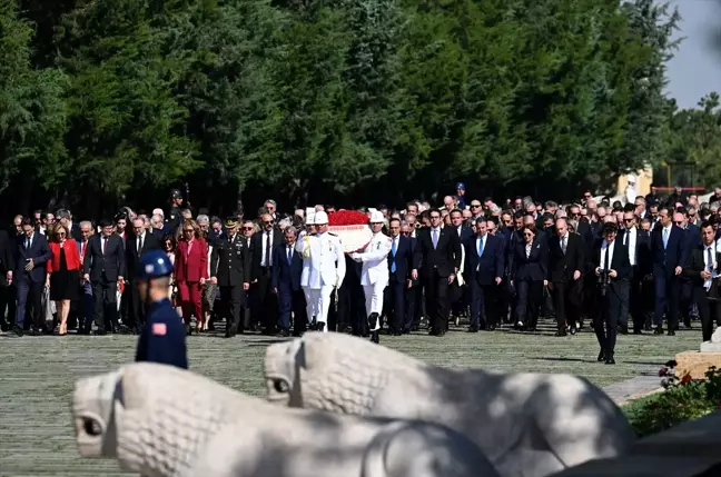 Dışişleri Bakanı Hakan Fidan, Büyükelçiler Konferansı öncesi Anıtkabir'i ziyaret etti