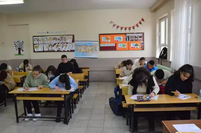 Afşin'de Öğrencilere Deneme Sınavı Yapıldı