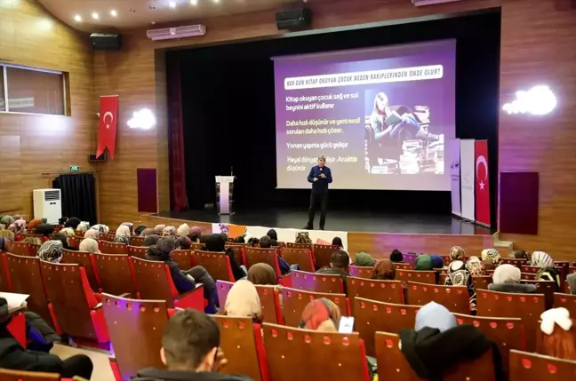 Van Büyükşehir Belediyesi 'Lider Öğretmen' Konulu Söyleşi Düzenledi