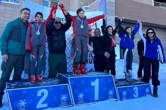 Türkiye Kayak Federasyonu Alt Minikler Festivali B slalom yarışları başladı