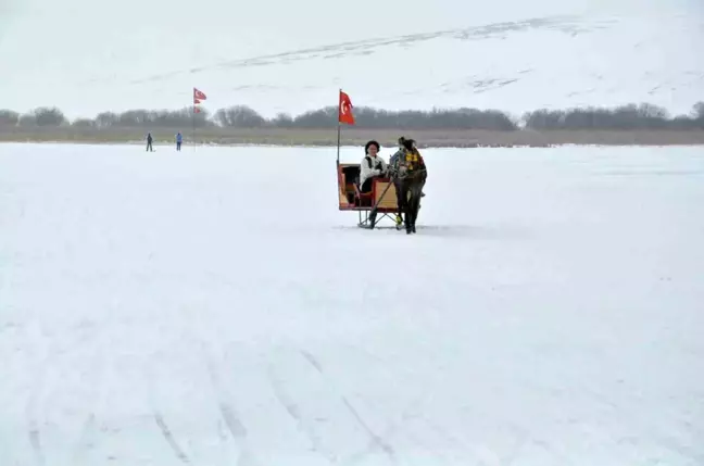 Kars'ta Çıldır Gölü'nde Atlı Kızak Heyecanı