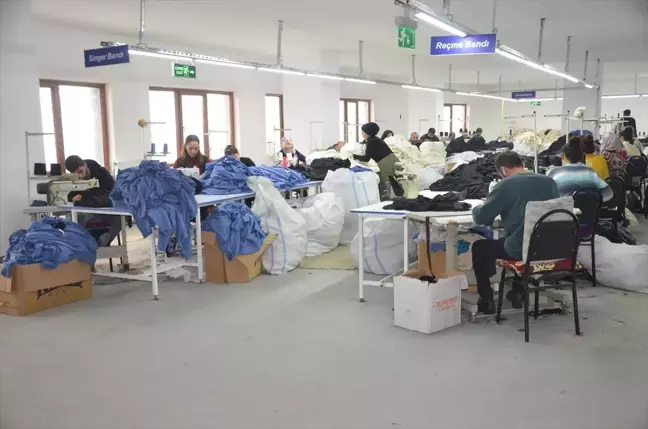 Hakkari'de tekstil atölyesi açan girişimci istihdam sağlıyor