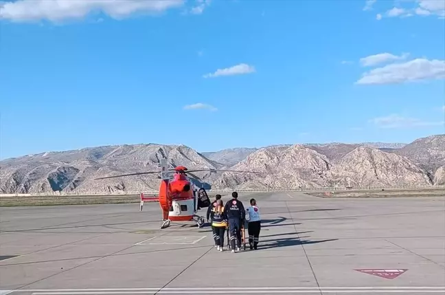 Akciğer enfeksiyonu tanılı bebek ambulans helikopterle Elazığ'a sevk edildi