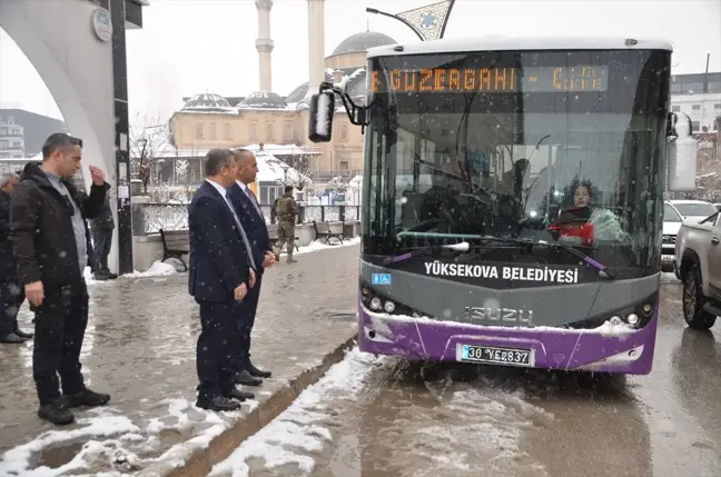Yüksekova'da İlk Kadın Otobüs Şoförüne Özel Kutlama