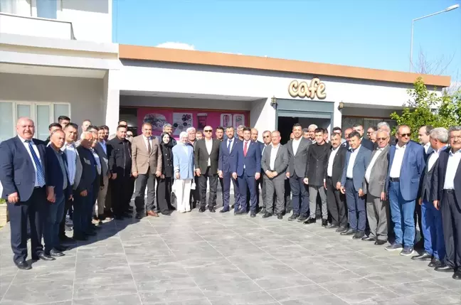 Mevlüt Çavuşoğlu, Serik'te muhtarlarla bir araya geldi