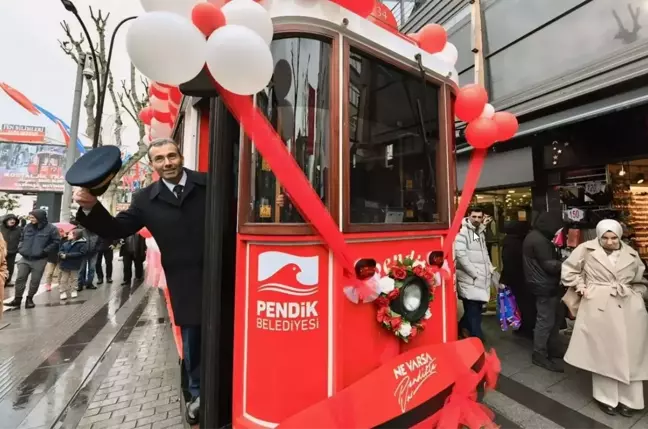 Pendik Belediyesi, güneş enerjisiyle çalışan nostaljik tramvayı hizmete sundu