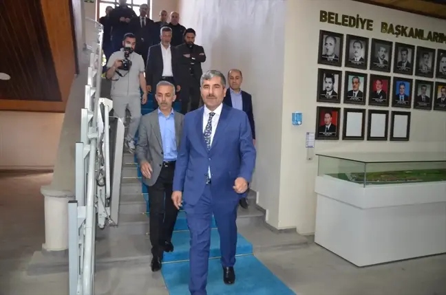 Muş Belediye Başkanı Feyat Asya Personelle Vedalaştı