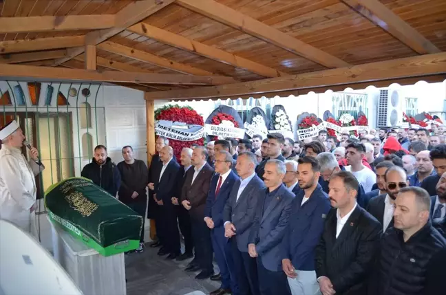 Gebze Belediye Başkanı Zinnur Büyükgöz'ün annesi toprağa verildi