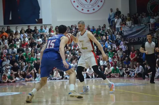 Semt77 Yalovaspor, Finalspor'u mağlup ederek şampiyonluğunu ilan etti