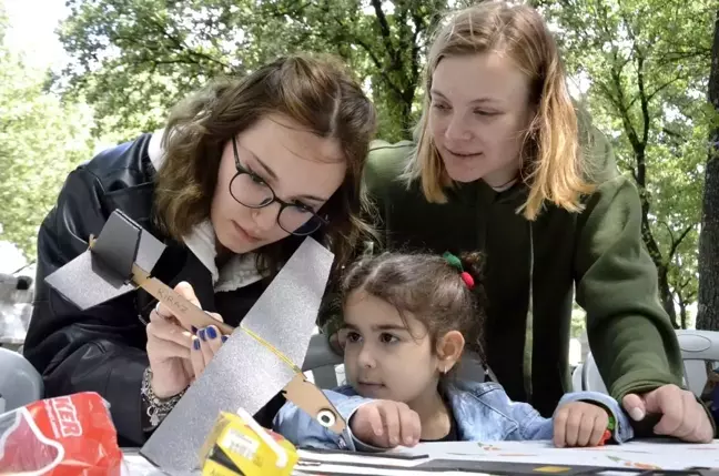 ÇOMÜ öğrencileri ve minikler doğayı birlikte keşfetti