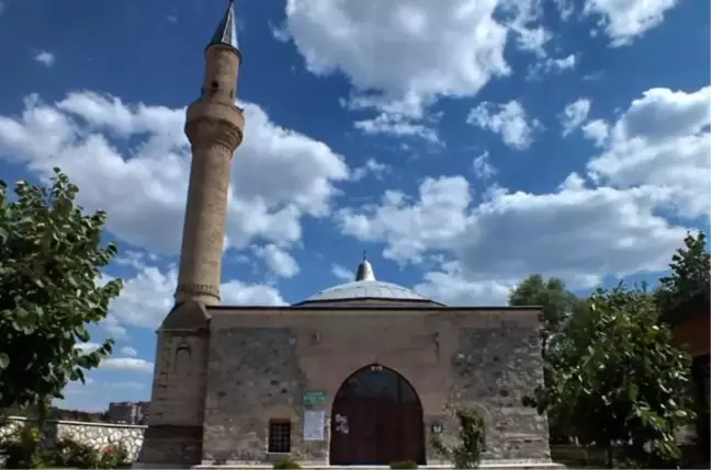 Yoncalı Alaaddin Keykubat Camii'nin Bakımsızlığı Vatandaşları Üzüyor