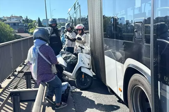 15 Temmuz Şehitler Köprüsü'ndeki trafik kazasında 1 kişi yaralandı