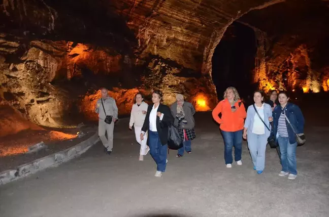 Iğdır'daki Tuz Terapi Merkezi Hem Şifa Hem Serinlik Sunuyor