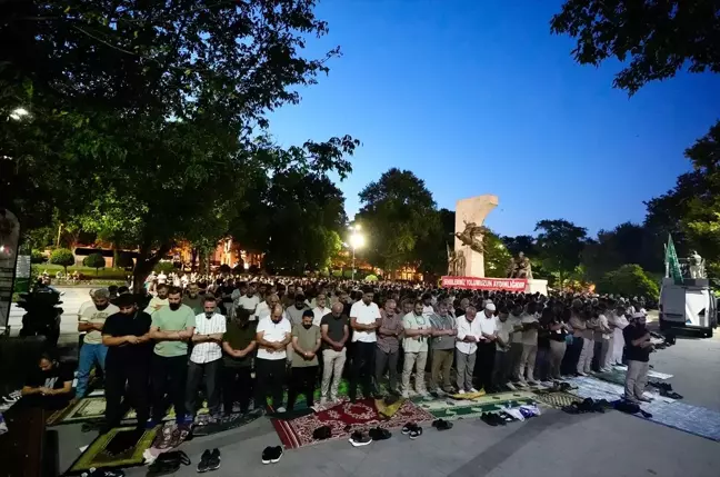 Gazze'ye Destek Amacıyla Namaz Kılındı